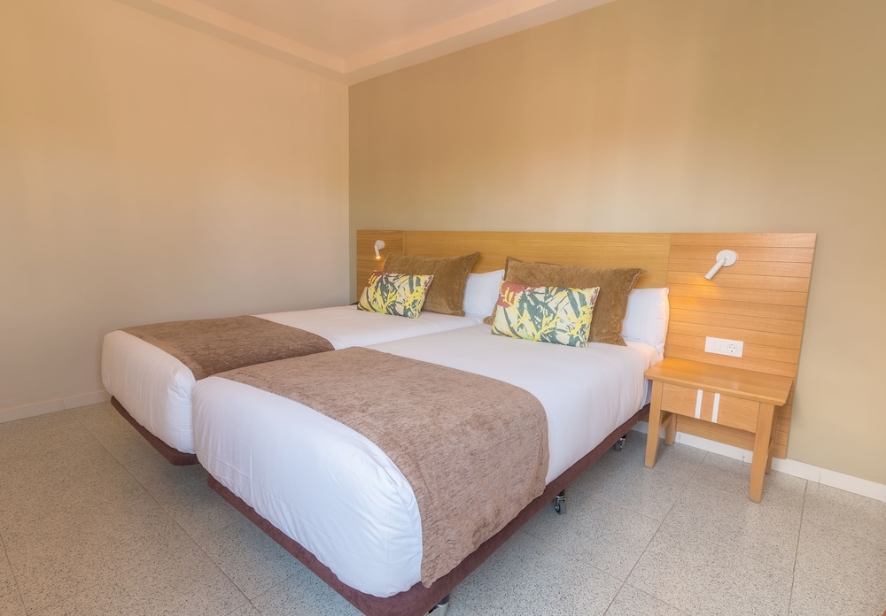 Hotel LIVVO Koala Garden — Hotel rooms in Maspalomas, Canary Islands