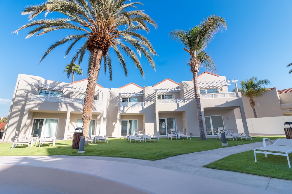 Hotel LIVVO Koala Garden — Hotel building in Maspalomas, Canary Islands