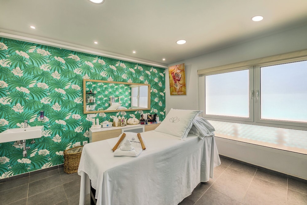 Hotel LIVVO Koala Garden — Hotel rooms in Maspalomas, Canary Islands