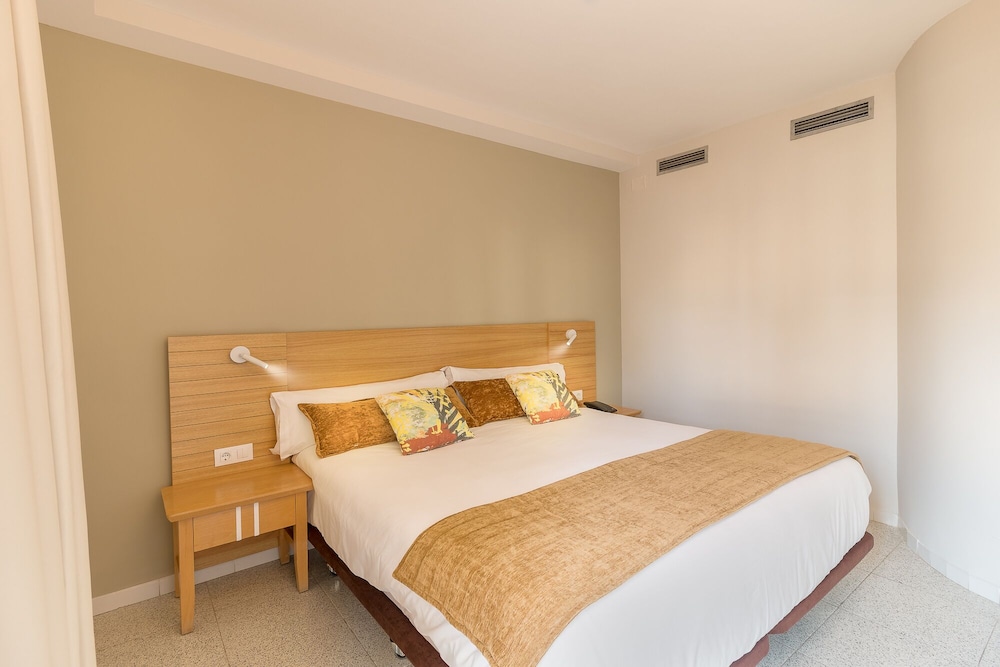 Hotel LIVVO Koala Garden — Hotel rooms in Maspalomas, Canary Islands