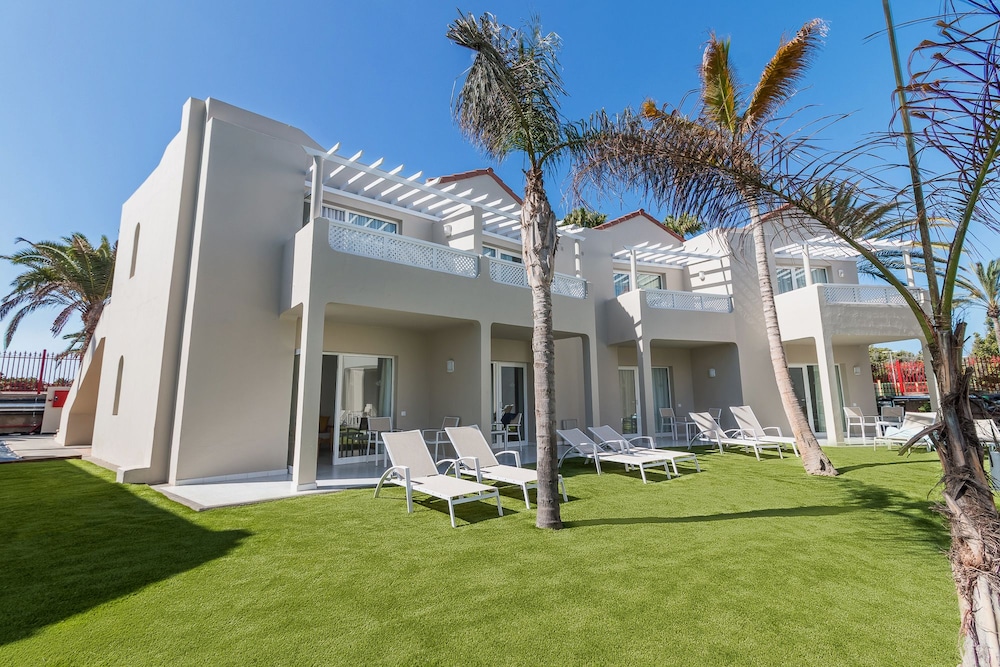Hotel LIVVO Koala Garden — Hotel building in Maspalomas, Canary Islands