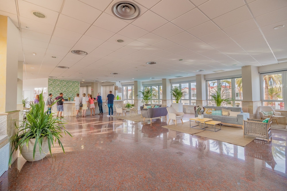 Hotel LIVVO Koala Garden — Hotel building in Maspalomas, Canary Islands