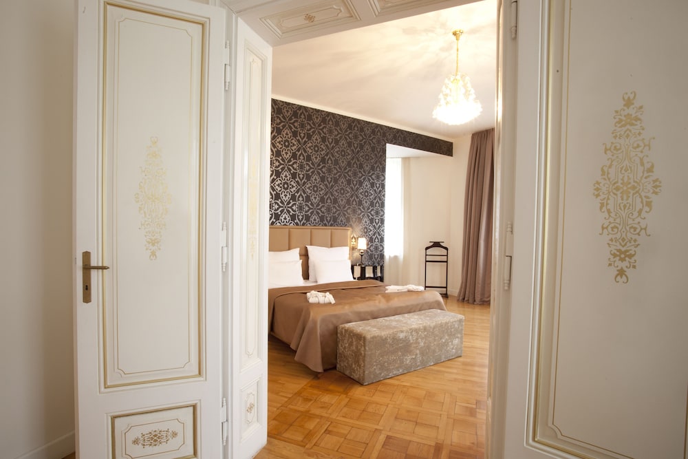 Deminka Palace — Hotel rooms in Prague, Prague