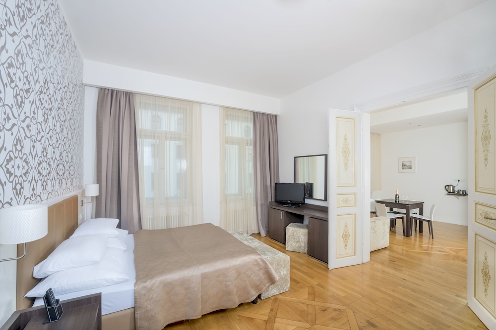 Deminka Palace — Hotel rooms in Prague, Prague