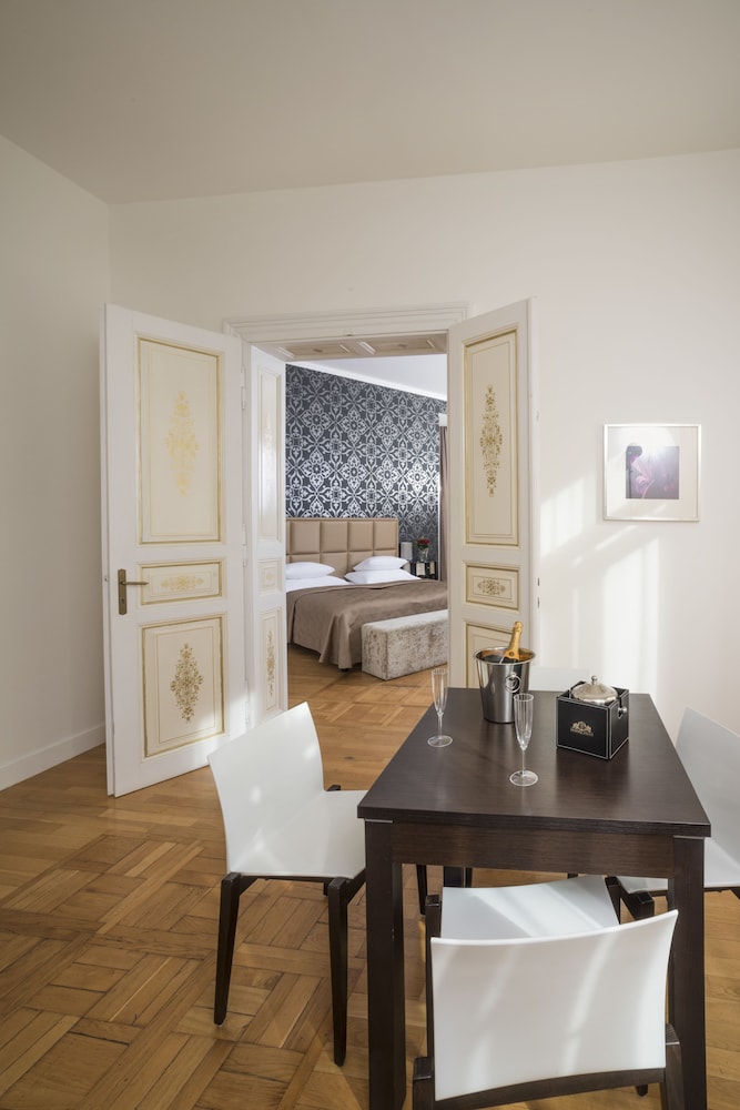 Deminka Palace — Hotel rooms in Prague, Prague