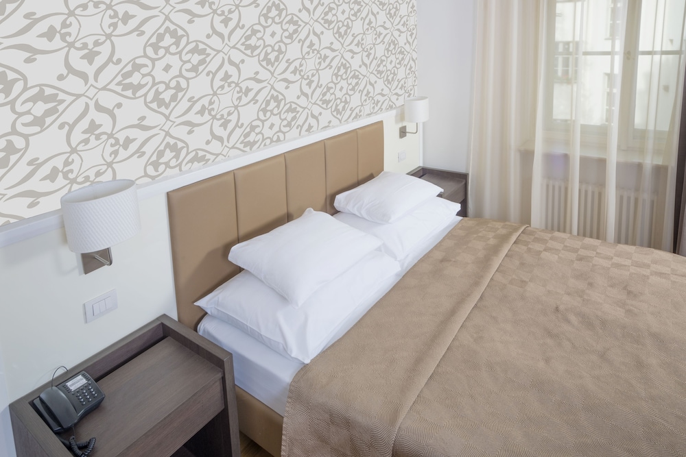 Deminka Palace — Hotel rooms in Prague, Prague