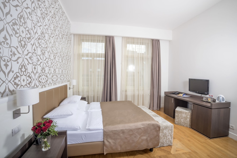 Deminka Palace — Hotel rooms in Prague, Prague