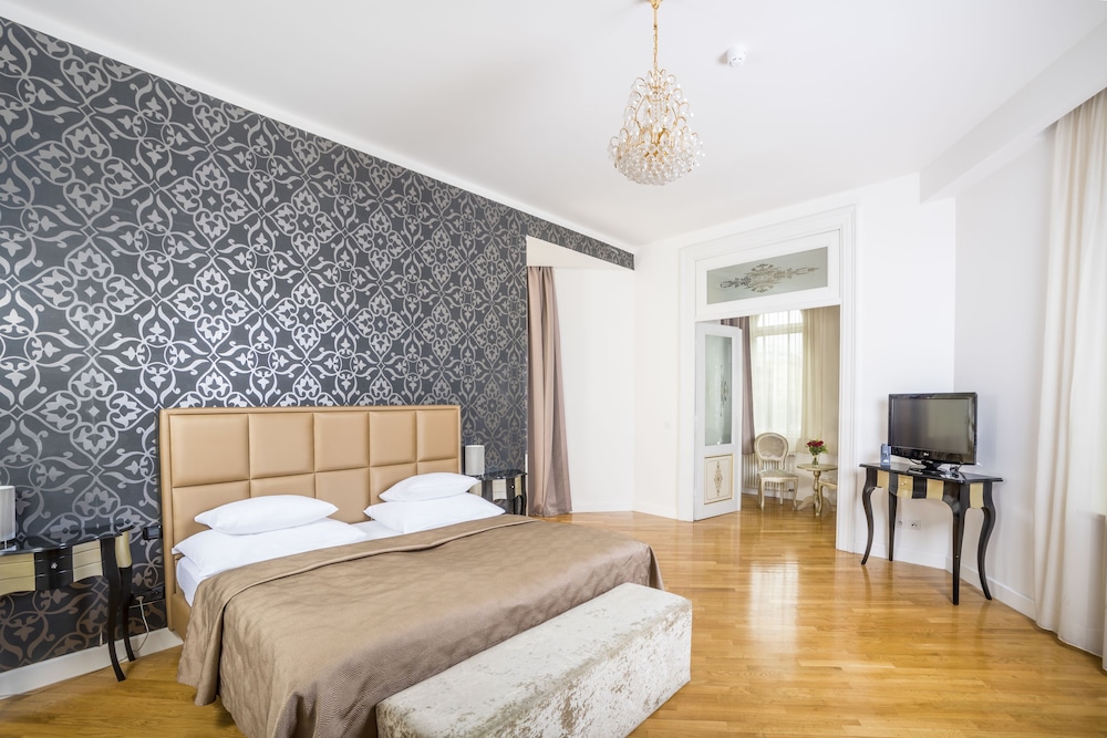 Deminka Palace — Hotel rooms in Prague, Prague