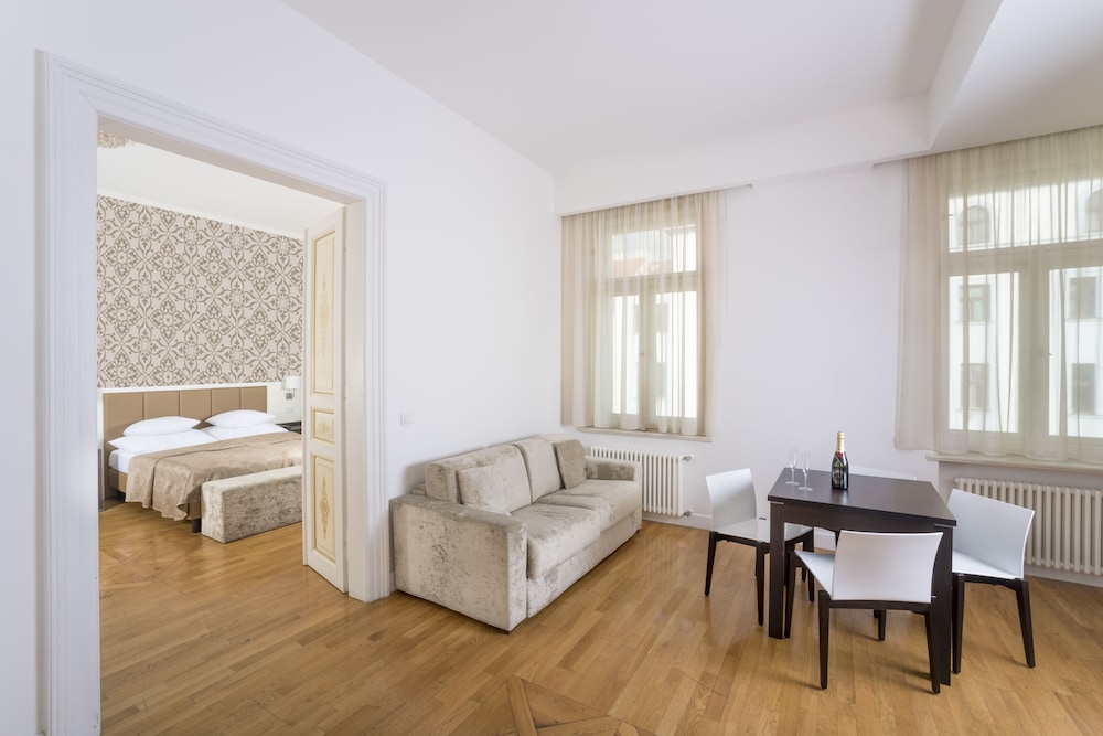 Deminka Palace — Hotel rooms in Prague, Prague