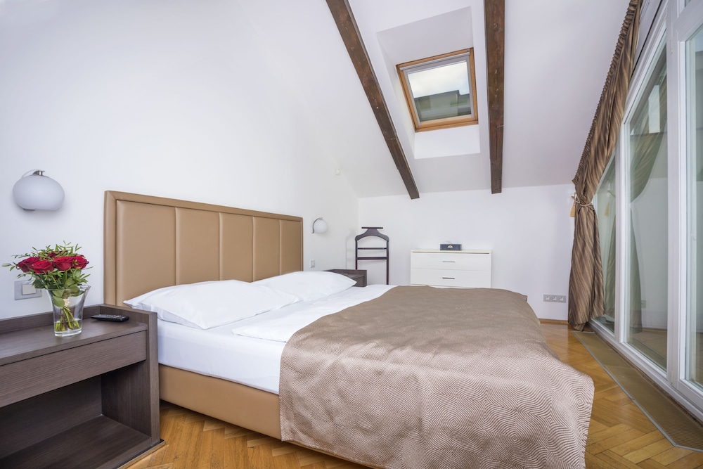 Deminka Palace — Hotel rooms in Prague, Prague