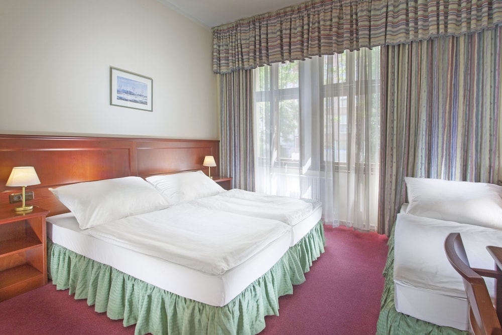 Hotel Lunik — Hotel rooms in Prague, Prague