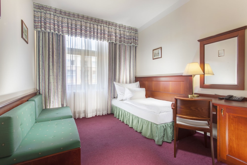 Hotel Lunik — Hotel rooms in Prague, Prague