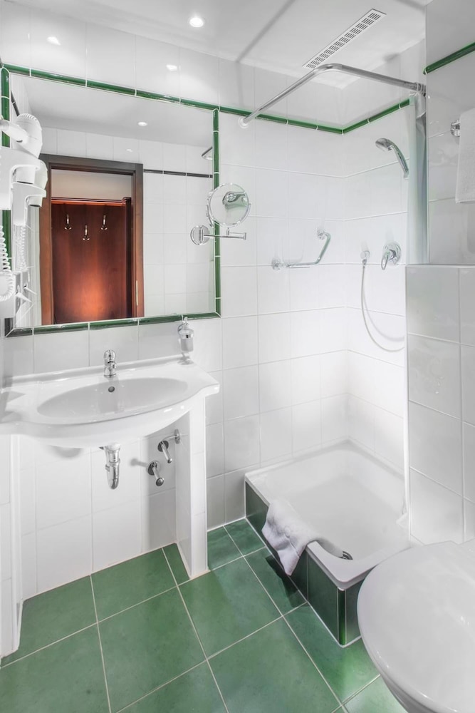 Hotel Lunik — Hotel rooms in Prague, Prague