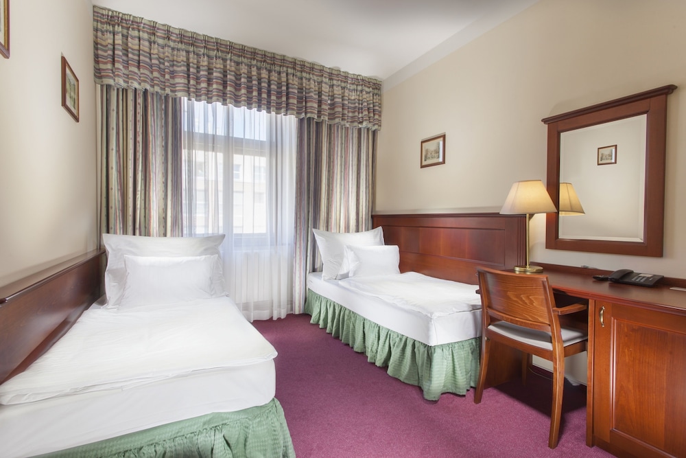 Hotel Lunik — Hotel rooms in Prague, Prague