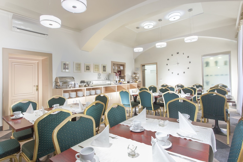 Hotel Lunik — Restaurant & bars in Prague, Prague
