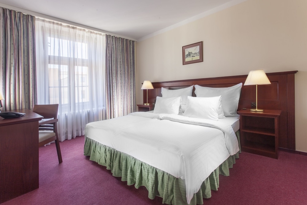 Hotel Lunik — Hotel rooms in Prague, Prague