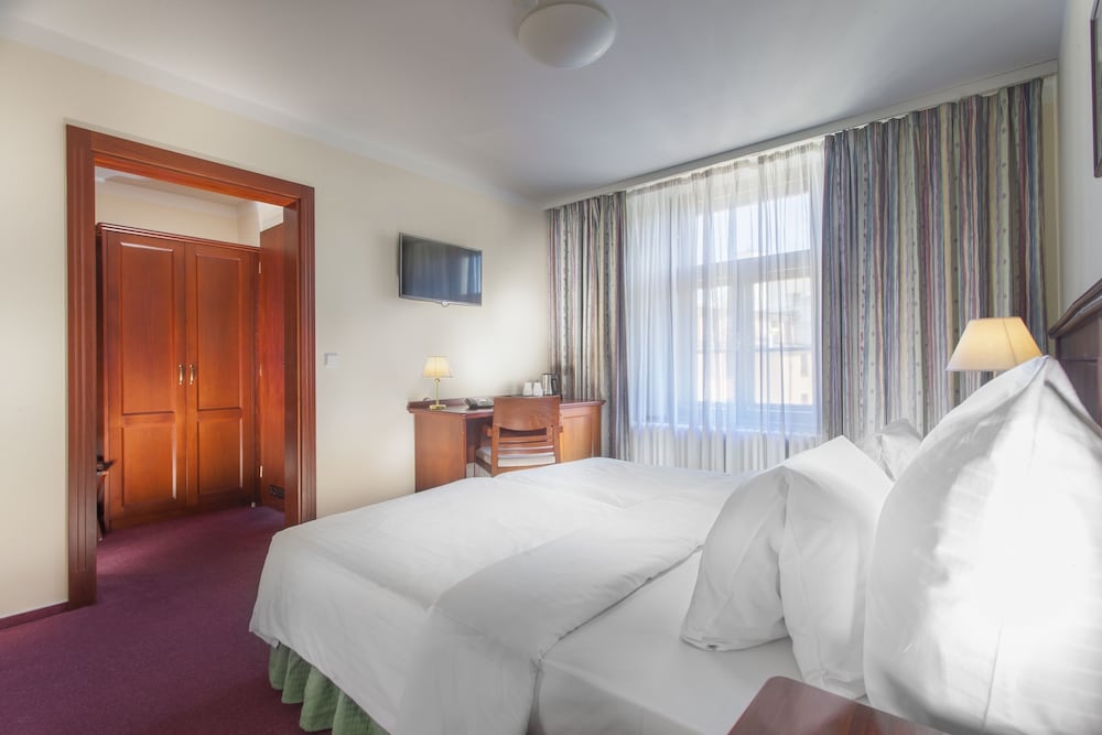 Hotel Lunik — Hotel rooms in Prague, Prague