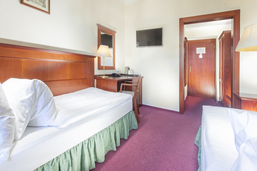 Hotel Lunik — Hotel rooms in Prague, Prague