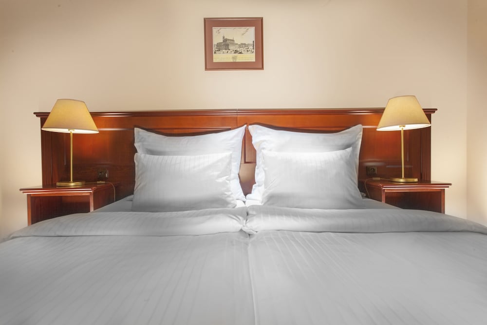 Hotel Lunik — Hotel rooms in Prague, Prague