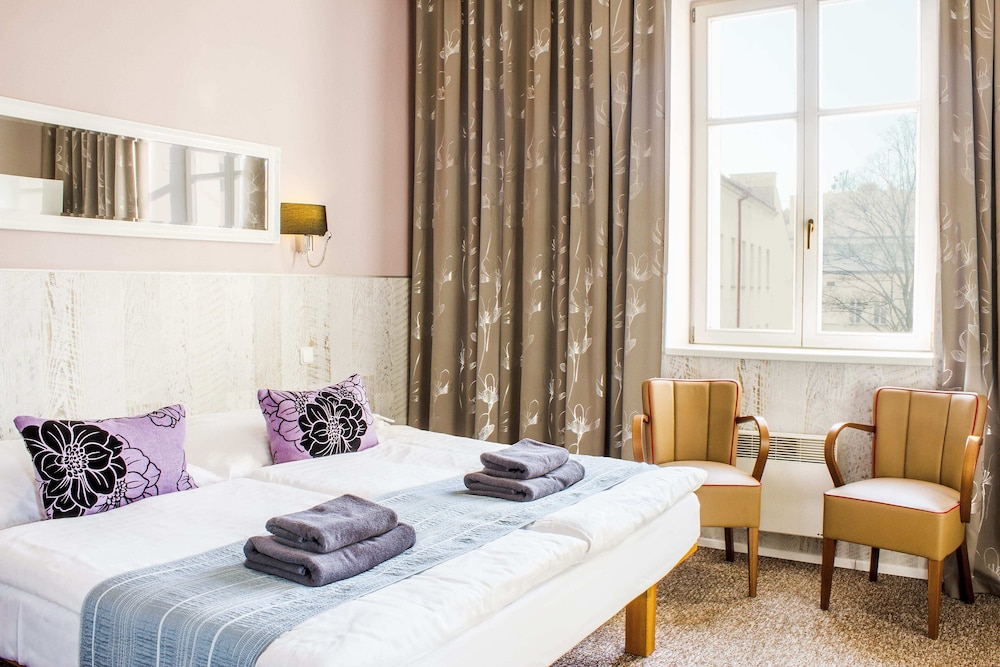 Royal Court Hotel — Hotel rooms in Prague, Prague