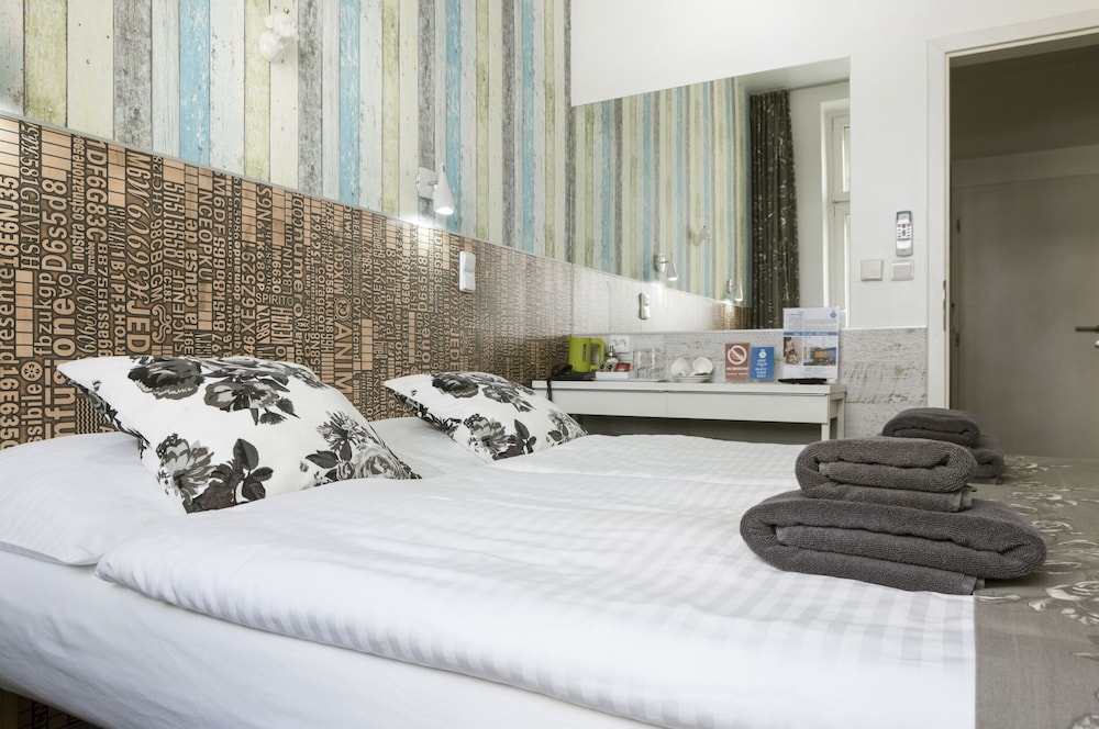 Royal Court Hotel — Hotel rooms in Prague, Prague