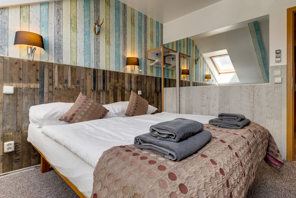 Royal Court Hotel — Hotel rooms in Prague, Prague