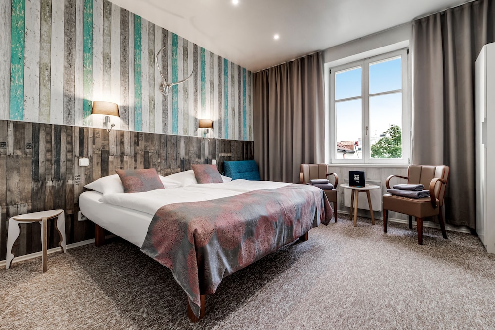 Royal Court Hotel — Hotel rooms in Prague, Prague