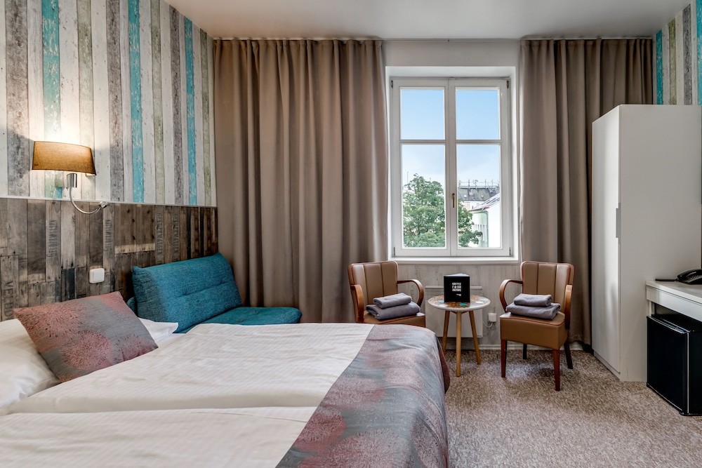 Royal Court Hotel — Hotel rooms in Prague, Prague