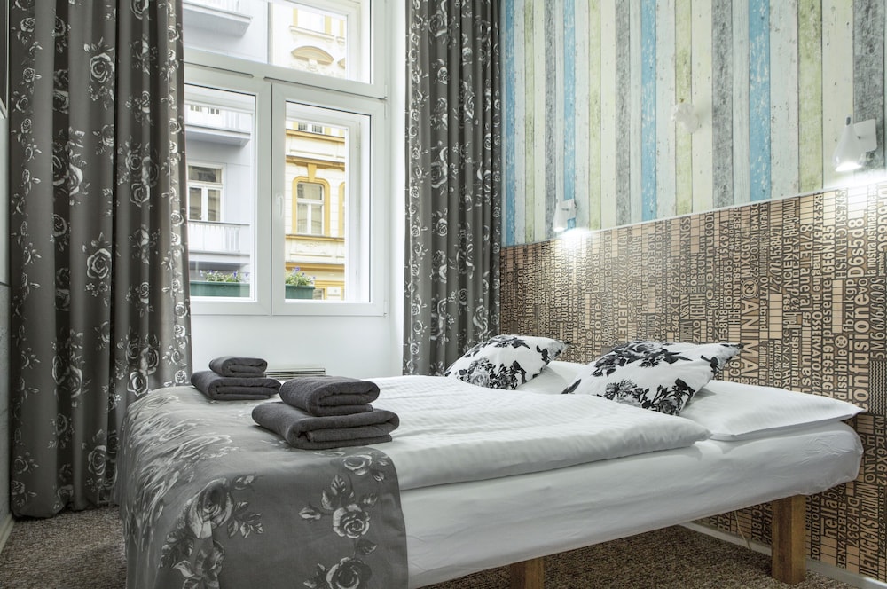 Royal Court Hotel — Hotel rooms in Prague, Prague