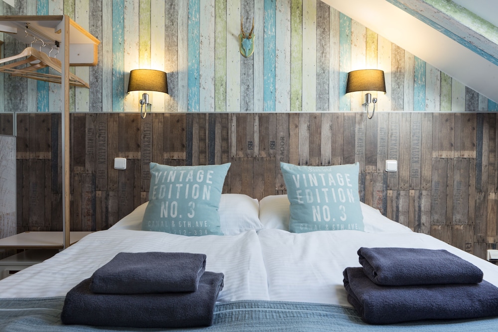 Royal Court Hotel — Hotel rooms in Prague, Prague
