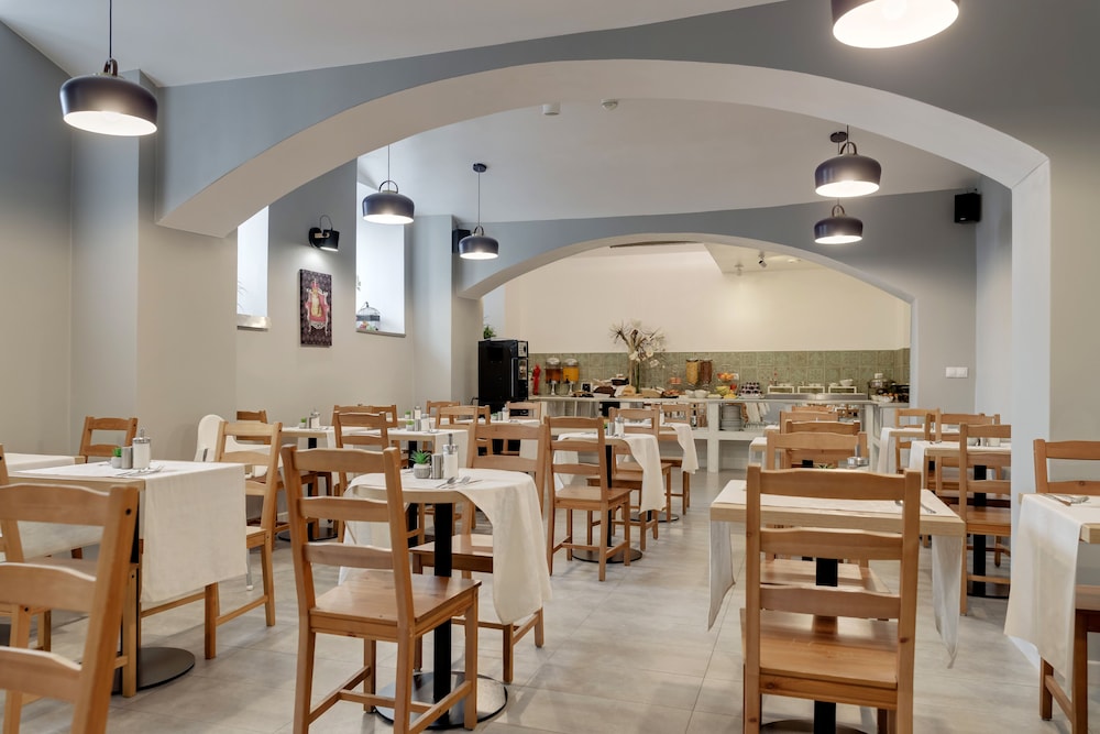 Royal Court Hotel — Restaurant & bars in Prague, Prague