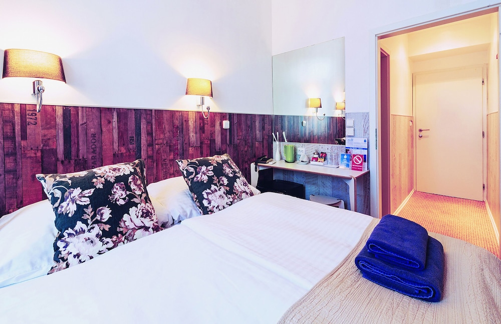 Royal Court Hotel — Hotel rooms in Prague, Prague