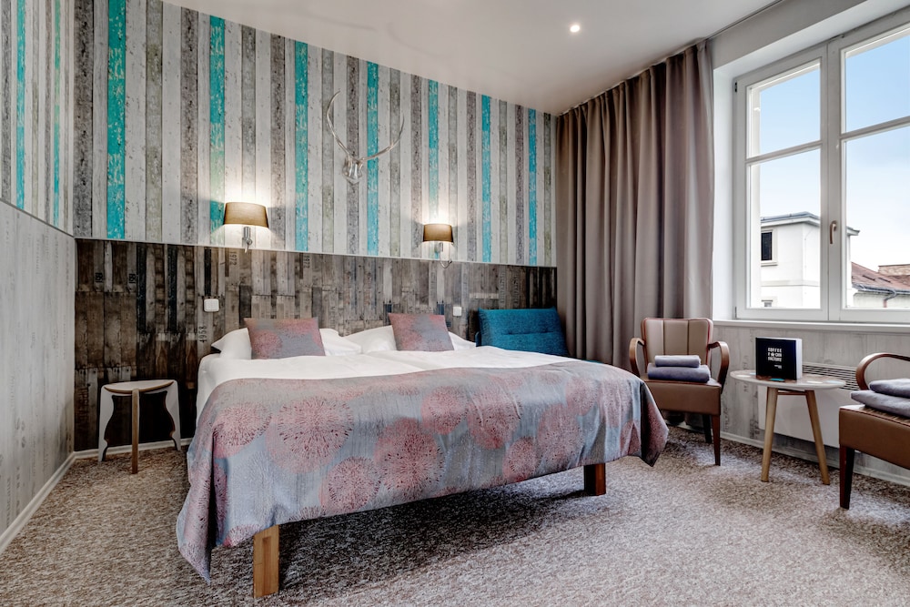 Royal Court Hotel — Hotel rooms in Prague, Prague
