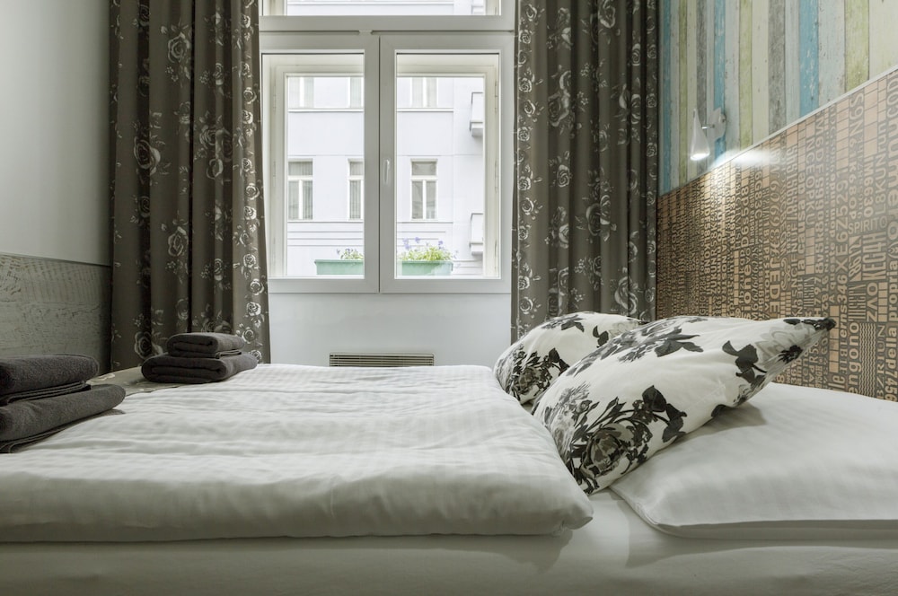 Royal Court Hotel — Hotel rooms in Prague, Prague