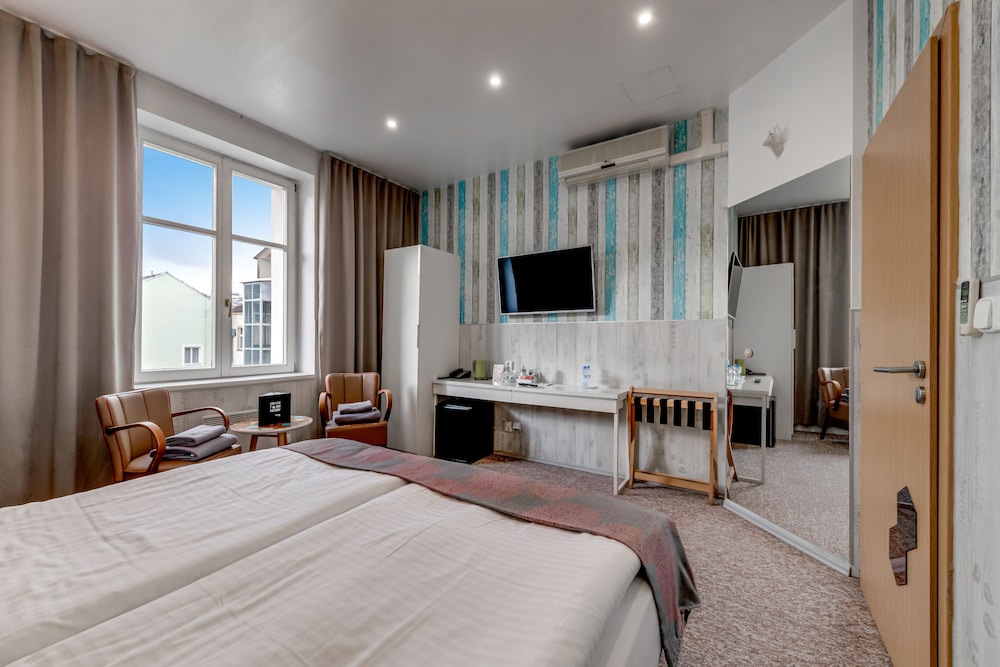Royal Court Hotel — Hotel rooms in Prague, Prague