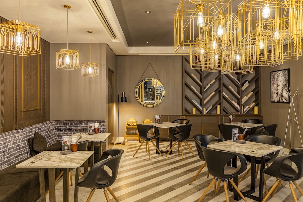 Al Bandar Arjaan by Rotana - Dubai Creek — Restaurant & bars in Dubai