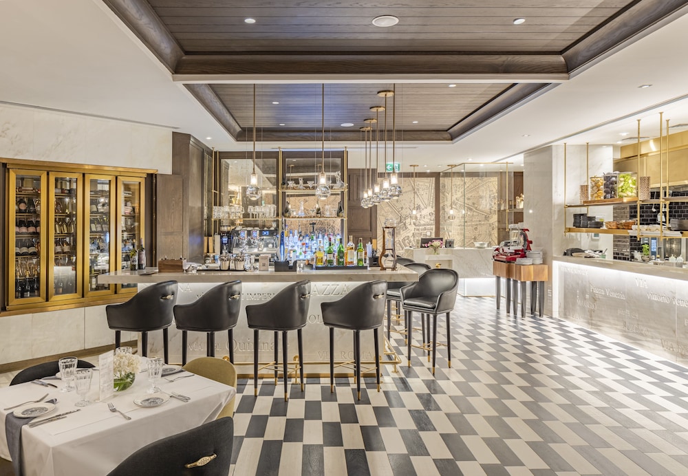 Al Bandar Arjaan by Rotana - Dubai Creek — Restaurant & bars in Dubai