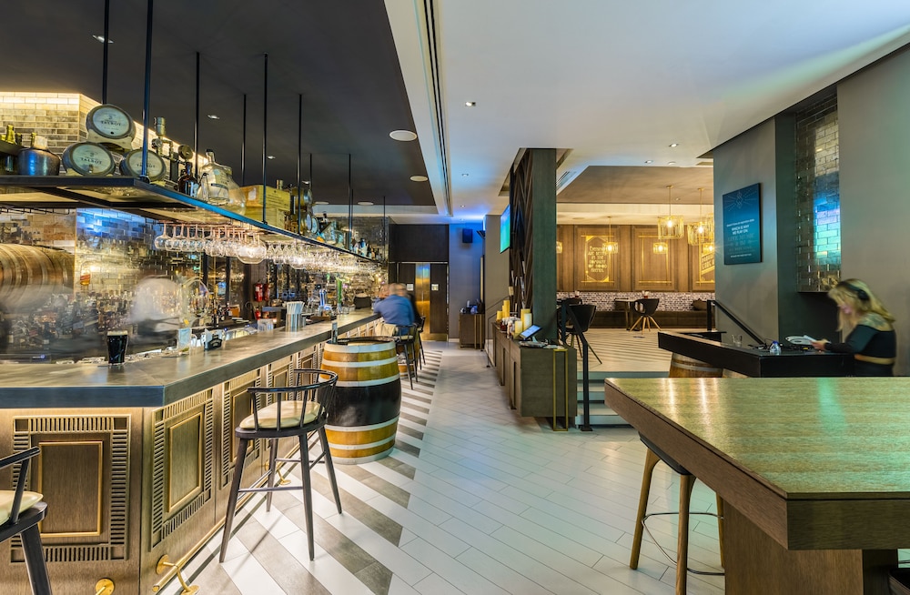 Al Bandar Arjaan by Rotana - Dubai Creek — Restaurant & bars in Dubai