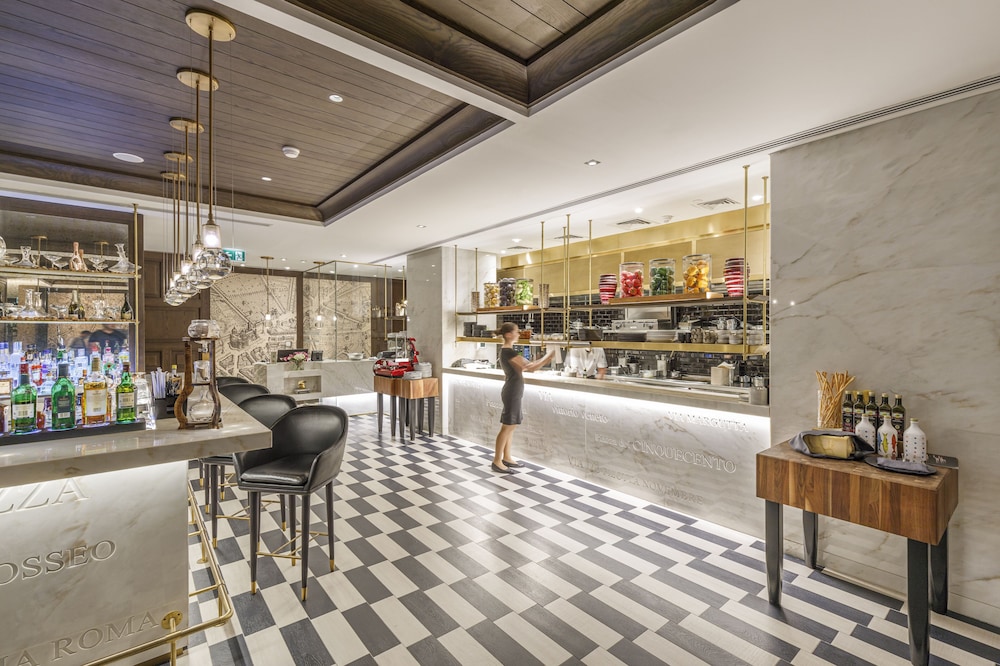 Al Bandar Arjaan by Rotana - Dubai Creek — Restaurant & bars in Dubai