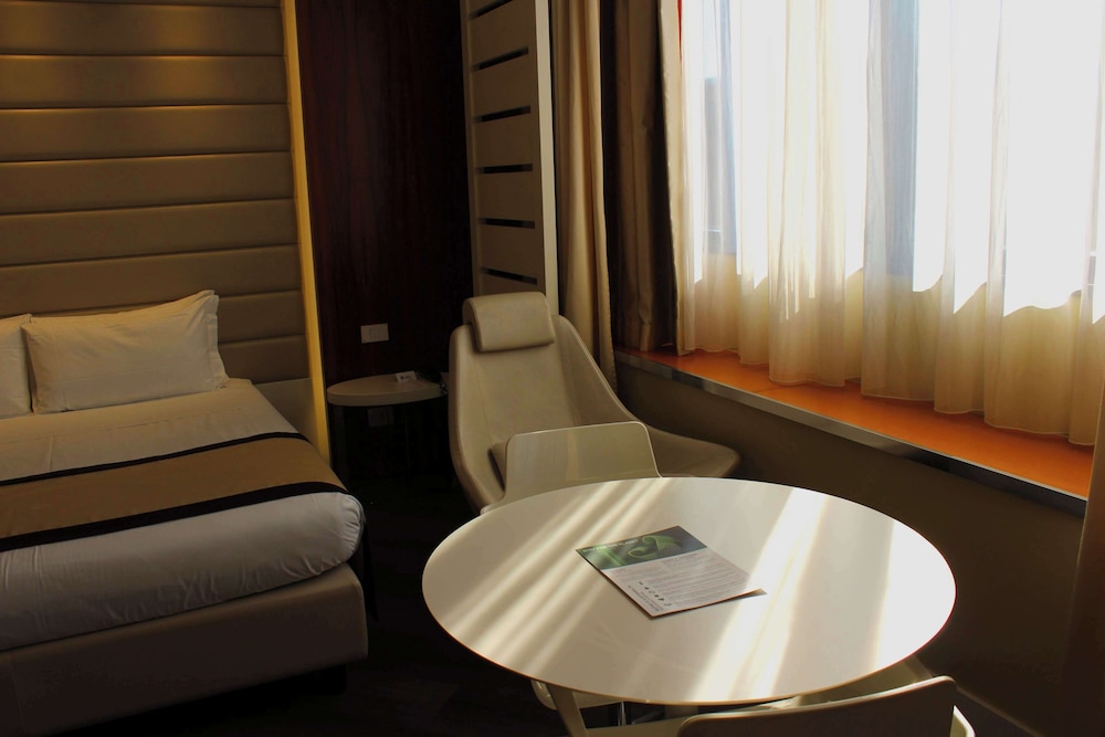 Best Western Mirage Hotel Fiera — Hotel rooms in Paderno Dugnano, Lombardy