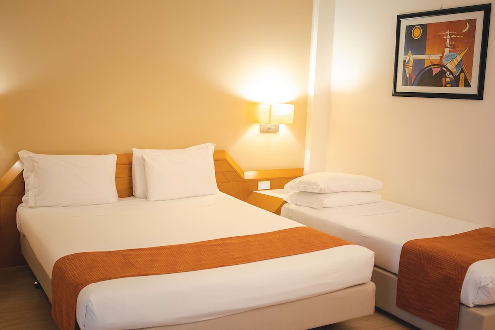 Best Western Mirage Hotel Fiera — Hotel rooms in Paderno Dugnano, Lombardy