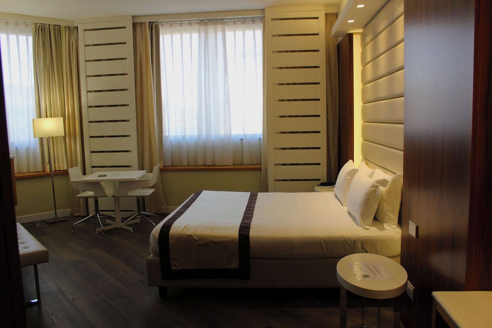 Best Western Mirage Hotel Fiera — Hotel rooms in Paderno Dugnano, Lombardy