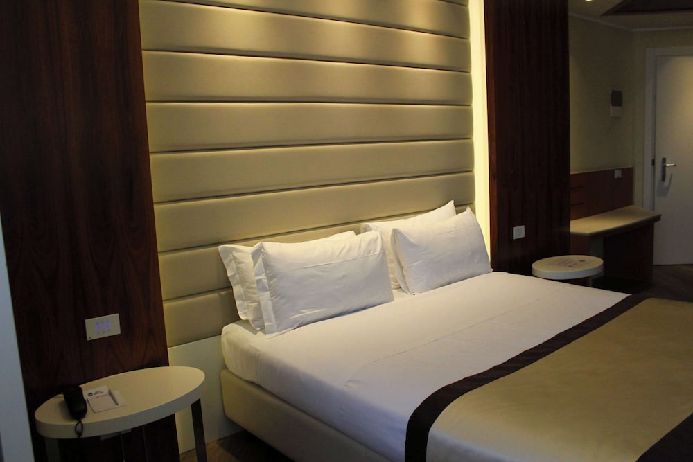 Best Western Mirage Hotel Fiera — Hotel rooms in Paderno Dugnano, Lombardy