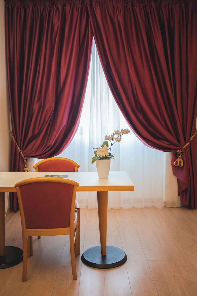 Best Western Mirage Hotel Fiera — Hotel rooms in Paderno Dugnano, Lombardy