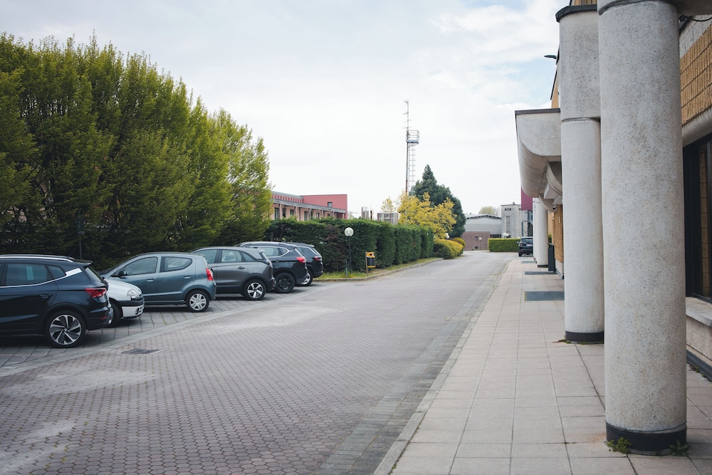 Best Western Mirage Hotel Fiera — Hotel building in Paderno Dugnano, Lombardy