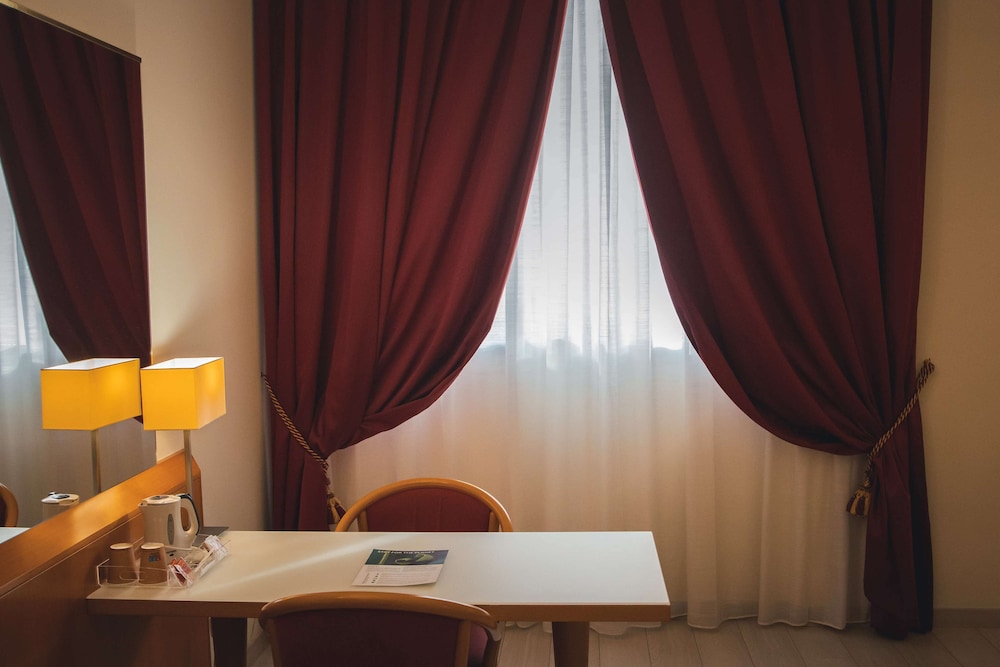 Best Western Mirage Hotel Fiera — Hotel rooms in Paderno Dugnano, Lombardy