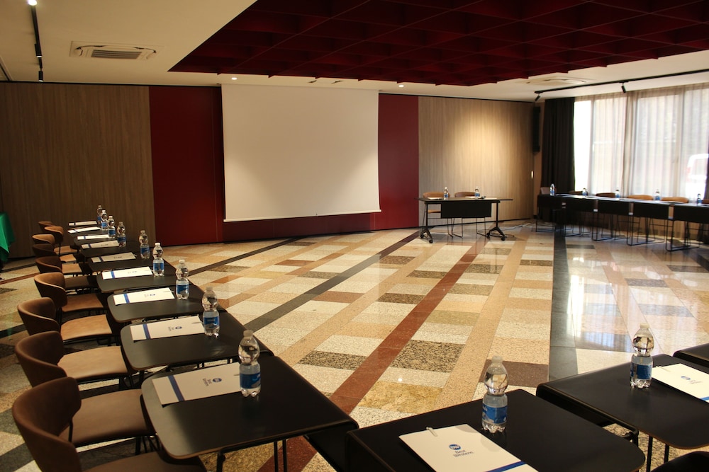 Best Western Mirage Hotel Fiera — Hotel building in Paderno Dugnano, Lombardy