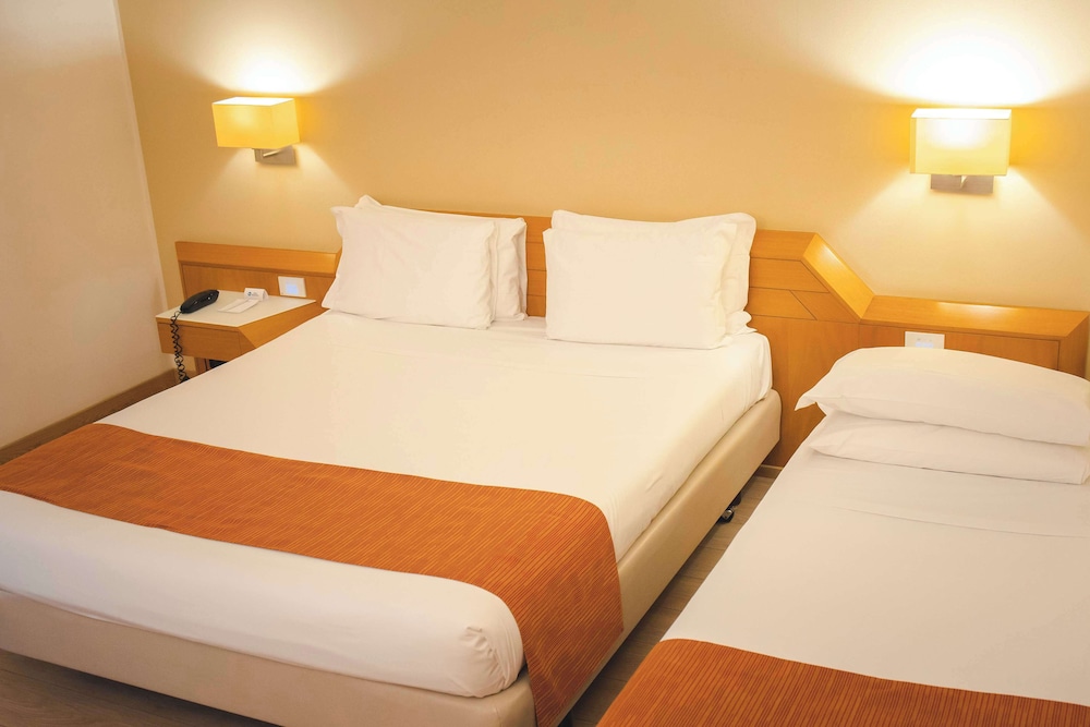 Best Western Mirage Hotel Fiera — Hotel rooms in Paderno Dugnano, Lombardy