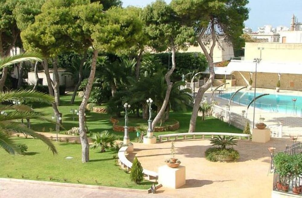 Grand Hotel Palace — Swimming pool in Marsala, Sicily