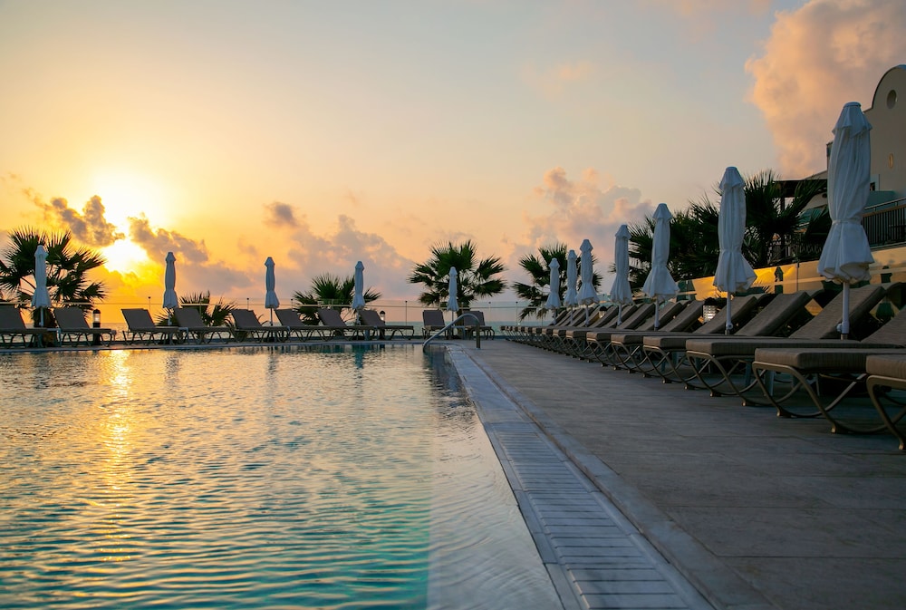 Louis Paphos Breeze — Swimming pool in Chlorakas, Paphos Region